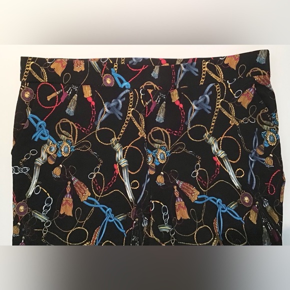 STATUS TASSEL PRINT PANTS - Picture 2 of 3